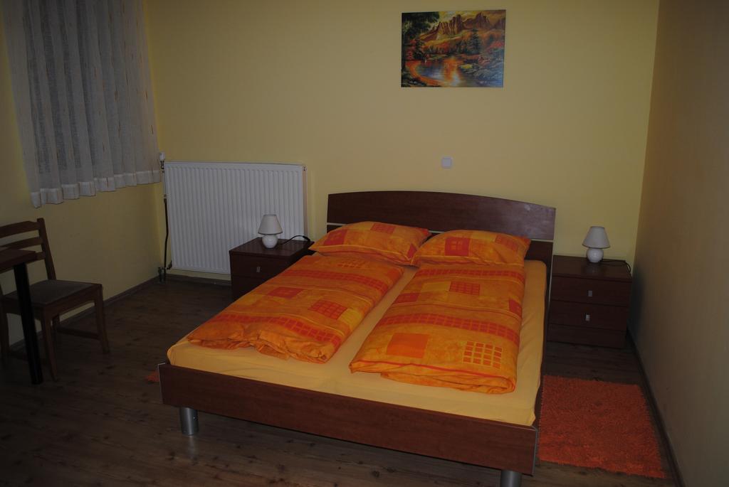 Guest House Mlada Lipa Maribor Quarto foto