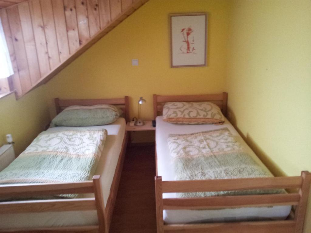 Guest House Mlada Lipa Maribor Quarto foto