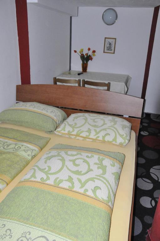Guest House Mlada Lipa Maribor Quarto foto